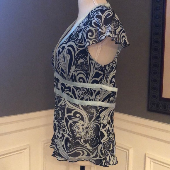 Adorable BEBE shirt. - Picture 3 of 3